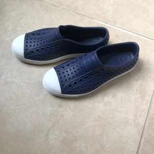 Kids Native slip on shoes size J4